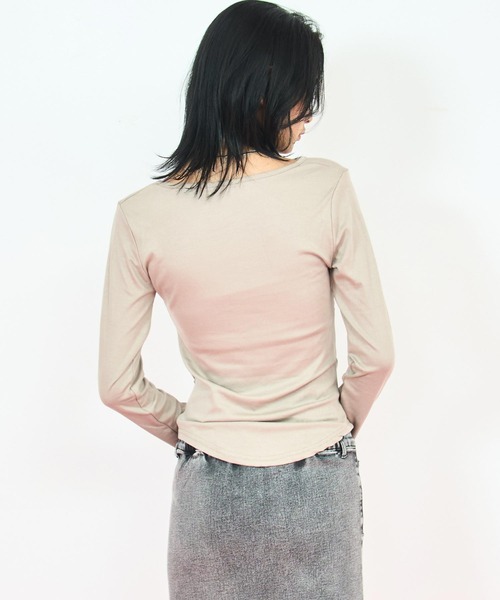 ANAP（アナップ）の「デコルテ デザイン サイド シャーリング トップス（Tシャツ/カットソー・レディース・ホワイト/グレー系その他/ブラック・FREE）」の15枚目の写真