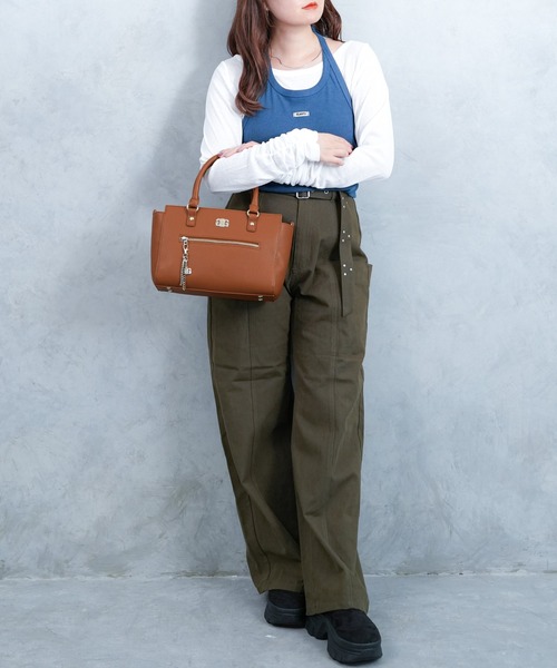 GYDA（ジェイダ）の「【GYDA/ジェイダ】 PLAIN SERIES　チャーム付きハンドバッグ（ハンドバッグ・レディース・ブラック/アイボリー/キャメル・FREE）」の8枚目の写真