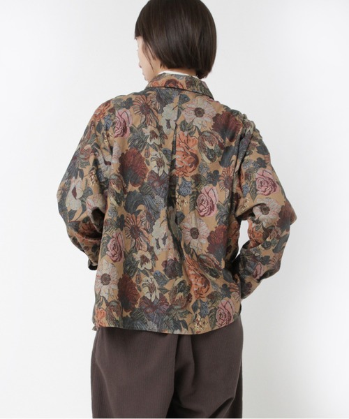 RNA-N（アールエヌエーエヌ）の「B2926 フラワープリントビエラシャツ