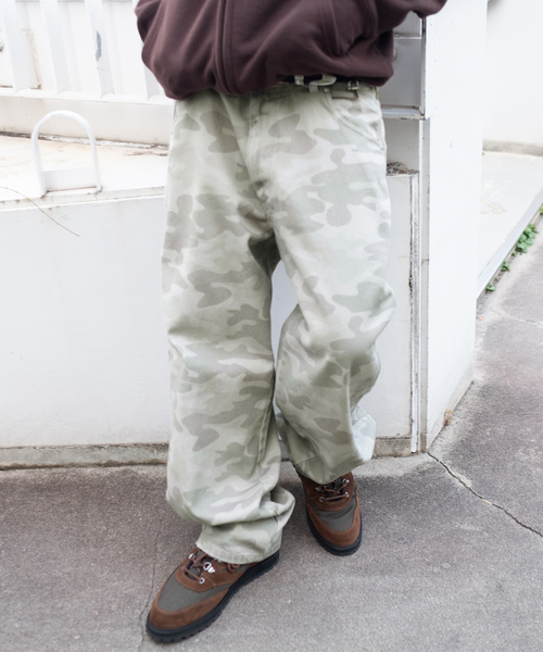 WISM(ウィズム)の「WISM ORIGINAL PRODUCT BAGGY DENIM PANT 2(デニムパンツ・メンズ・ネイビー/カーキ・34/32/30)」の2枚目の写真