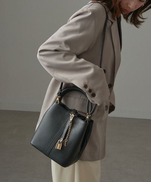 AULENTTI】2way padlock キーチャーム付 ショルダーバッグ