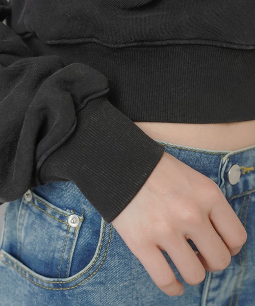 SPINNS（スピンズ）の「ショート丈裏毛スウェット/ピグメント/オールドイングリッシュロゴ/貼り付けロゴ（スウェット・レディース・ピンク/レッド/杢グレー/ブラック・ONESIZE）」の10枚目の写真