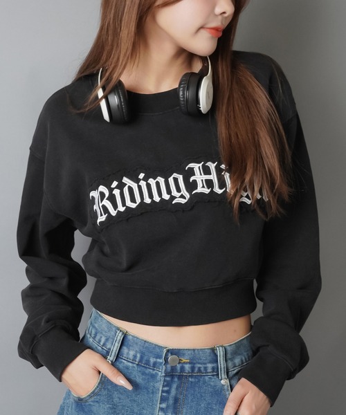 SPINNS（スピンズ）の「ショート丈裏毛スウェット/ピグメント/オールドイングリッシュロゴ/貼り付けロゴ（スウェット・レディース・ピンク/レッド/杢グレー/ブラック・ONESIZE）」の5枚目の写真