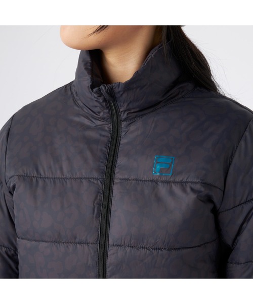 FILA GOLF（フィラゴルフ ）の「FILA GOLF フィラゴルフ ゴルフウェア  ワンポイント ロゴ 総柄 軽量 撥水 中綿入り ライトダウンジャケット（ダウンジャケット/コート・レディース・オフホワイト/ブラック・LL/L/M）」の22枚目の写真