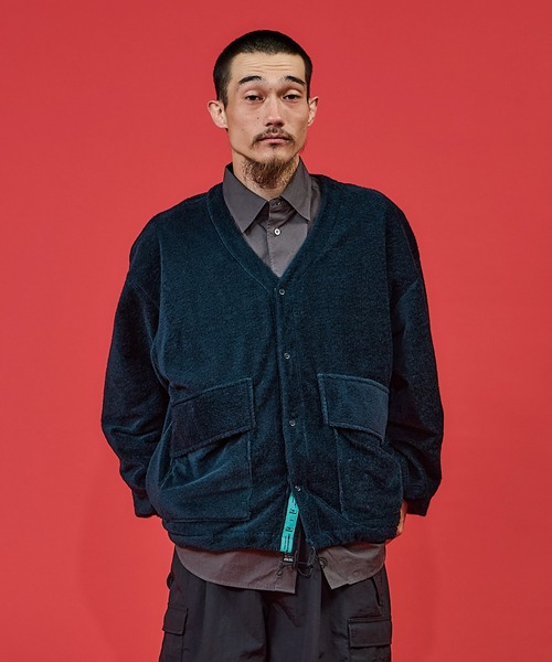 COMMON EDUCATION(コモンエデュケーション)の「OCTA ROAMER CARDIGAN / オクタ ローマー カーディガン(カーディガン/ボレロ・メンズ・ネイビー/ダークグリーン・LARGE/X-LARGE/MEDIUM)」の1枚目の写真