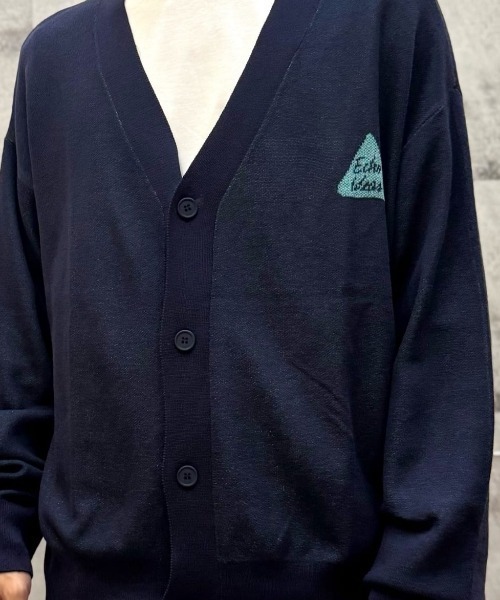 Right-on（ライトオン）の「ジャガードバックロゴニットカーディガン (バックロゴ/ジャガード/ニットカーディガン/ドライタッチ/通気性/ゆったりシルエット/スウェットライク/軽羽織り/デイリー/トレンド)（カーディガン/ボレロ・メンズ・ブラック/グレー/ネイビー・L/XL/M）」の17枚目の写真