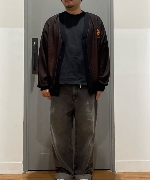 Right-on（ライトオン）の「ジャガードバックロゴニットカーディガン (バックロゴ/ジャガード/ニットカーディガン/ドライタッチ/通気性/ゆったりシルエット/スウェットライク/軽羽織り/デイリー/トレンド)（カーディガン/ボレロ・メンズ・ブラック/グレー/ネイビー・L/XL/M）」の7枚目の写真