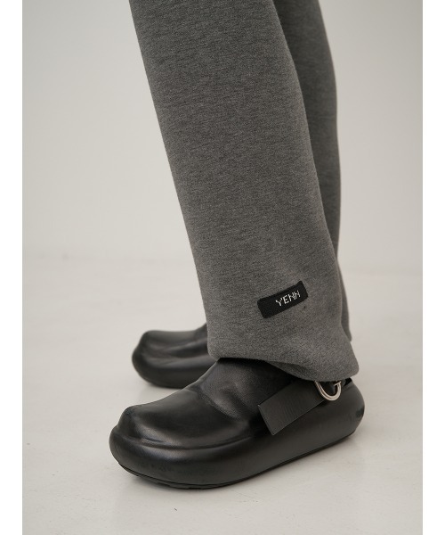 YENN(イエン)の「【 YENN / イエン 】SPONDISH JOGGER PANTS / スポンディッシュジョガーパンツ(その他パンツ・レディース・ブラック/チャコール・36/38)」の5枚目の写真