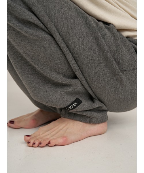 YENN(イエン)の「【 YENN / イエン 】SPONDISH JOGGER PANTS / スポンディッシュジョガーパンツ(その他パンツ・レディース・ブラック/チャコール・36/38)」の6枚目の写真