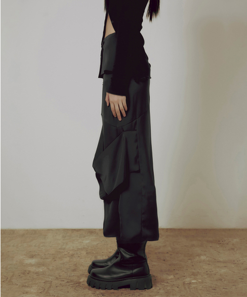 FLAREUP(フレアアップ)の「2.Drape Layered Maxi Skirt (FL-241_Black)(スカート・レディース・ブラック・1/2)」の17枚目の写真