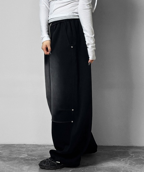 FOLLOWIN(フォロウィン)の「【 UNISEX/オールシーズン 】カーブラインフェードワイドスウェットパンツ(スウェットパンツ・レディース・ブラック・FREE)」の19枚目の写真