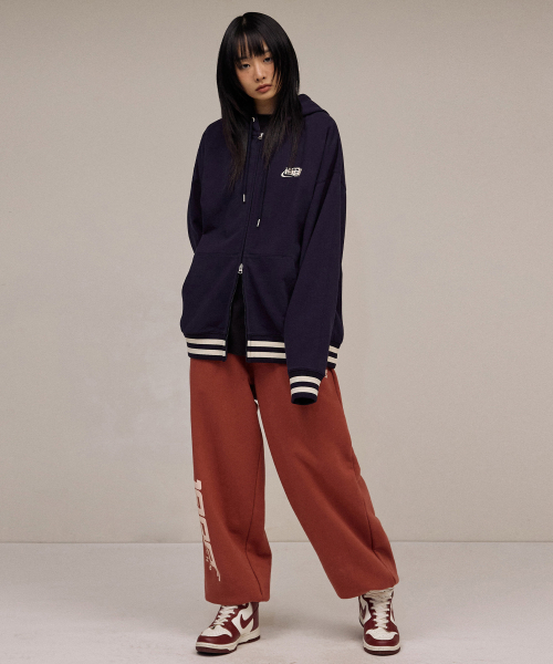 F.ILLUMINATE(フィルミネイト)の「1988スポーツロゴスウェットパンツ-ワイン(スウェットパンツ・レディース・その他・SMALL/MEDIUM/LARGE)」の3枚目の写真