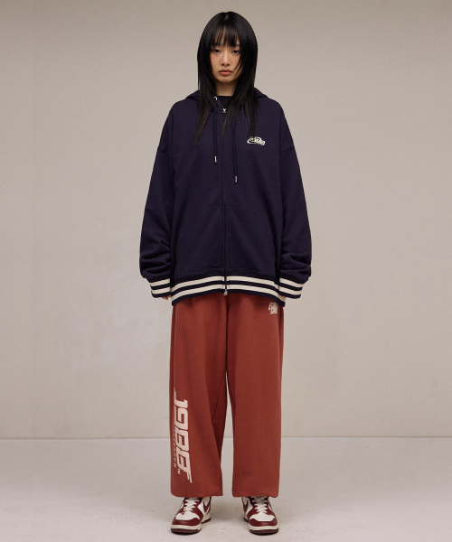 F.ILLUMINATE(フィルミネイト)の「1988スポーツロゴスウェットパンツ-ワイン(スウェットパンツ・レディース・その他・SMALL/MEDIUM/LARGE)」の4枚目の写真
