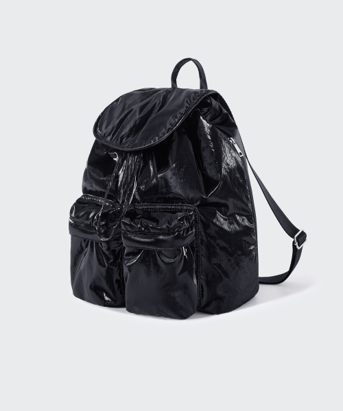 MUSINSA STANDARD WOMAN（ムシンサスタンダードウーマン）の「ウィメンズシャイニーフラップミニバックパック[ブラック]（バックパック/リュック・レディース・その他・FREE）」の3枚目の写真