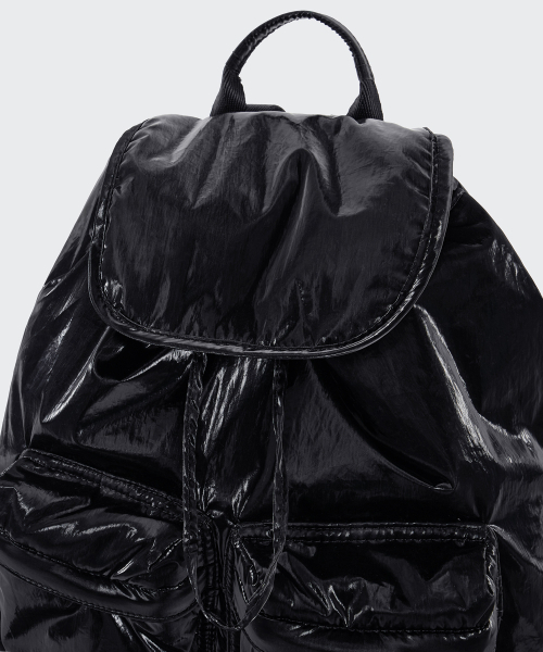 MUSINSA STANDARD WOMAN（ムシンサスタンダードウーマン）の「ウィメンズシャイニーフラップミニバックパック[ブラック]（バックパック/リュック・レディース・その他・FREE）」の5枚目の写真