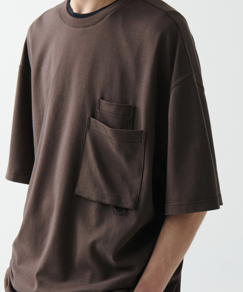 MUSINSA STANDARD（ムシンサスタンダード）の「[シティレジャー] オーバーサイズグラシスパケットTシャツ [バロックブラウン]（Tシャツ/カットソー・メンズ・その他・XX-LARGE/LARGE/MEDIUM/SMALL/X-LARGE）」の4枚目の写真