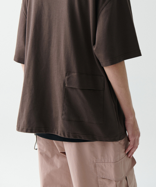 MUSINSA STANDARD（ムシンサスタンダード）の「[シティレジャー] オーバーサイズグラシスパケットTシャツ [バロックブラウン]（Tシャツ/カットソー・メンズ・その他・XX-LARGE/LARGE/MEDIUM/SMALL/X-LARGE）」の5枚目の写真
