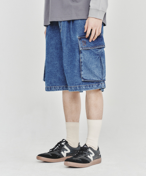 Wacky WiLLy(ワッキーウィリー)の「カーゴデニムショートパンツインディゴ(デニムパンツ・レディース・その他・SMALL/MEDIUM/LARGE/X-LARGE)」の2枚目の写真