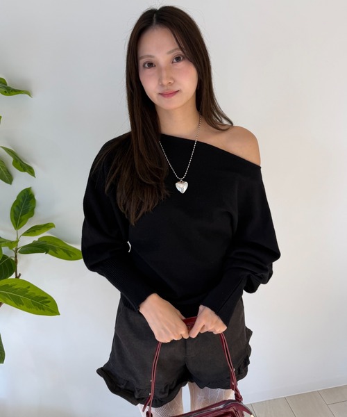 mebole(メボレ)の「オフショルダーニット(ニット/セーター・レディース・レッド/ブラウン/ホワイト/ブラック/グレー・FREE)」の16枚目の写真