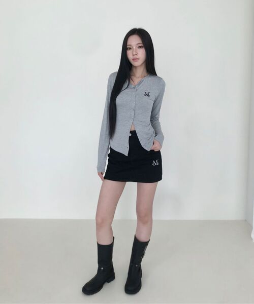 MUCENT（ムセント）の「アンツスリムフィットラウンドネックカーディガン（5カラー）（カーディガン/ボレロ・レディース・Beige/グレー/ホワイト/チャコールグレー/ブラック・FREE）」の7枚目の写真