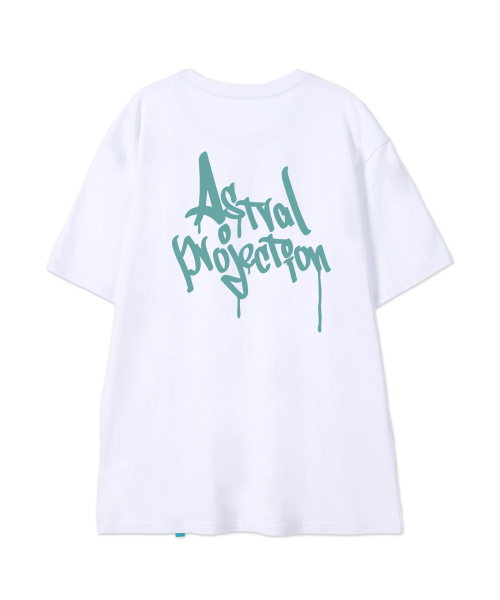 ASTRAL PROJECTION（アストラルプロジェクション）の「[ファングラフィティレタリングロゴ]コットンルーズフィット半袖Tシャツ_ホワイト（Tシャツ/カットソー・メンズ・その他・LARGE/MEDIUM/X-LARGE/XX-LARGE）」の3枚目の写真