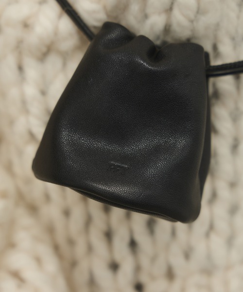 ADAM ET ROPE'(アダムエロペ)の「【PFT】Drawstrig Mini Pochette(ショルダーバッグ・レディース・ブラック/ブラウン・FREE)」の7枚目の写真