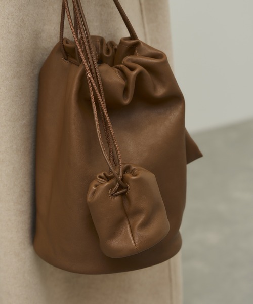ADAM ET ROPE'(アダムエロペ)の「【PFT】Drawstrig Mini Pochette(ショルダーバッグ・レディース・ブラック/ブラウン・FREE)」の10枚目の写真