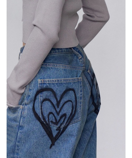EMODA(エモダ)の「バックグラフィティルーズジーンズ(デニムパンツ・レディース・ライトブルー/インディゴブルー・MEDIUM/SMALL/X-SMALL)」の1枚目の写真