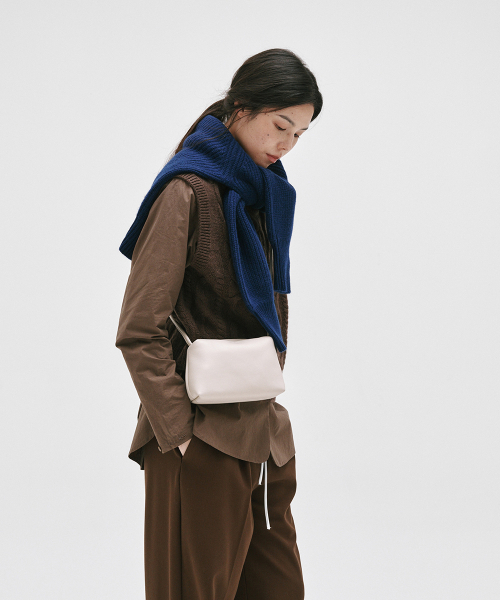 YURT（ユルト）の「CASHMERE  WOOL HEAVY  CARDIGAN_3color（ニット/セーター・レディース・ダークブルー/ダークブラウン/グレー・FREE）」の16枚目の写真