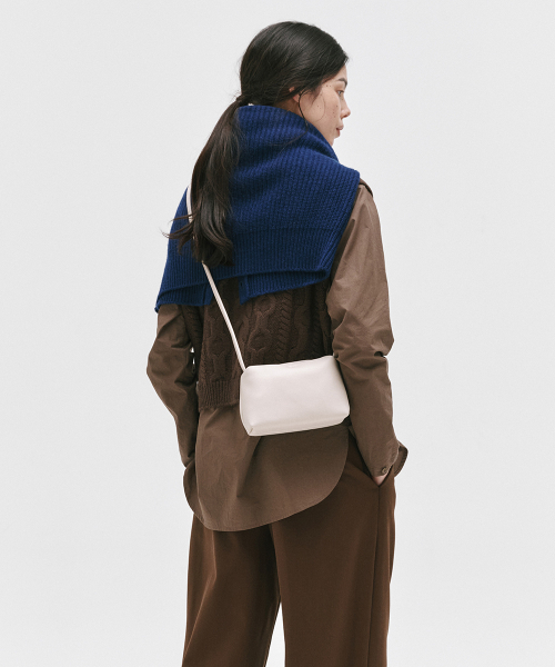 YURT（ユルト）の「CASHMERE  WOOL HEAVY  CARDIGAN_3color（ニット/セーター・レディース・ダークブルー/ダークブラウン/グレー・FREE）」の15枚目の写真