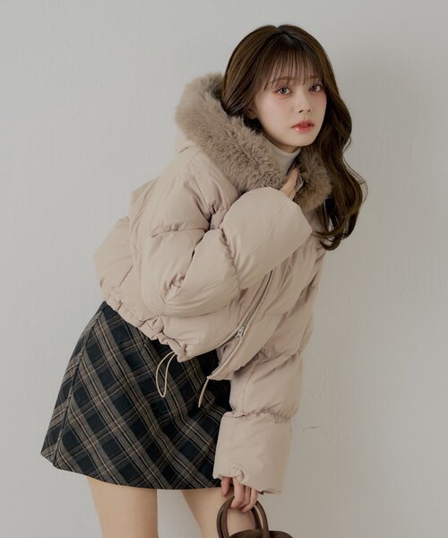 ショート丈ファーフード中綿ブルゾン（その他アウター）｜Chico（チコ