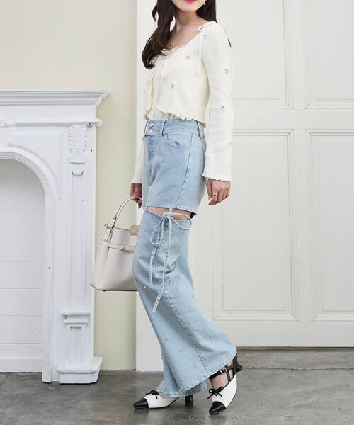 MAJESTIC LEGON（マジェスティックレゴン）の「スリットビジューフレアデニムパンツ（デニムパンツ・レディース・サックスブルー/グレー/ブルー・LARGE/MEDIUM/SMALL/X-SMALL）」の5枚目の写真