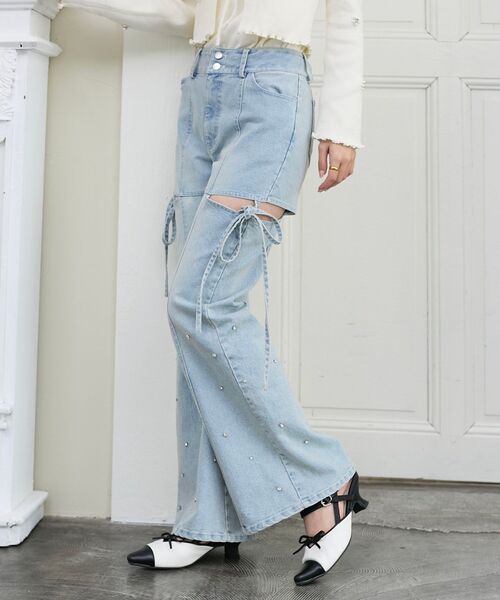 MAJESTIC LEGON（マジェスティックレゴン）の「スリットビジューフレアデニムパンツ（デニムパンツ・レディース・サックスブルー/グレー/ブルー・LARGE/MEDIUM/SMALL/X-SMALL）」の8枚目の写真