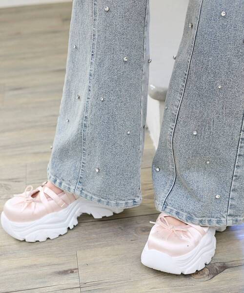 MAJESTIC LEGON（マジェスティックレゴン）の「スリットビジューフレアデニムパンツ（デニムパンツ・レディース・サックスブルー/グレー/ブルー・LARGE/MEDIUM/SMALL/X-SMALL）」の18枚目の写真