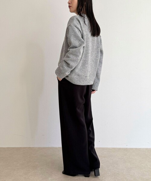 fredy emue（フレディエミュ）の「リブ見えニットソーVネックプルオーバー（Tシャツ/カットソー・レディース・ブラウン/オフホワイト/グレー・38）」の5枚目の写真