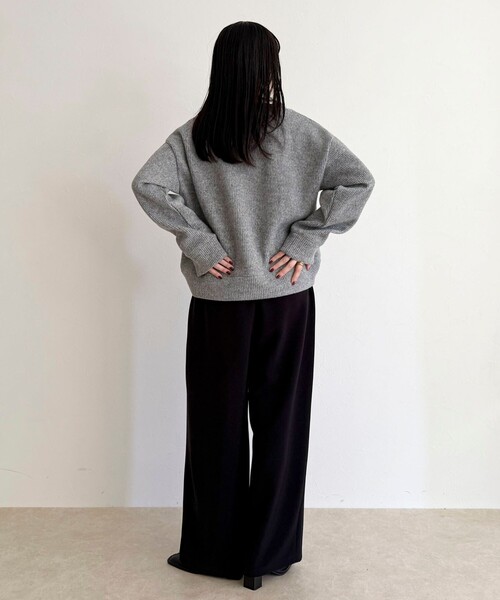 fredy emue（フレディエミュ）の「リブ見えニットソーVネックプルオーバー（Tシャツ/カットソー・レディース・ブラウン/オフホワイト/グレー・38）」の7枚目の写真