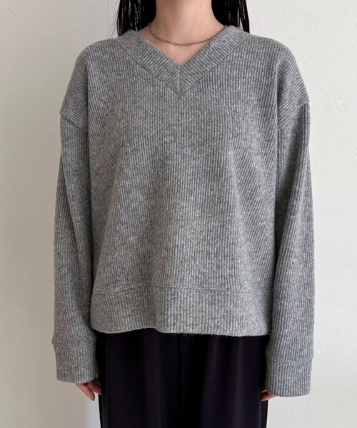 fredy emue（フレディエミュ）の「リブ見えニットソーVネックプルオーバー（Tシャツ/カットソー・レディース・ブラウン/オフホワイト/グレー・38）」の13枚目の写真