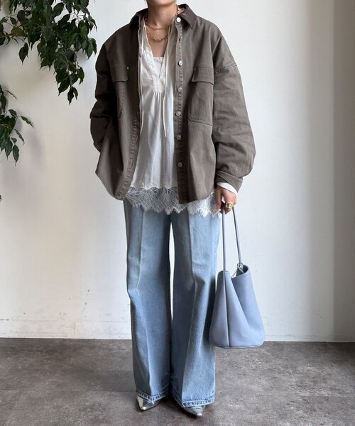 DouDou(ドゥドゥ)の「フェイクレザー衿シャツジャケット(その他アウター・レディース・グレイッシュベージュ/モカ・FREE)」の14枚目の写真