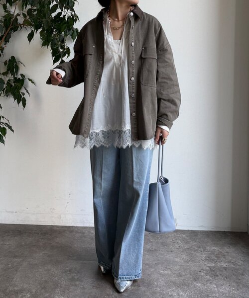 DouDou(ドゥドゥ)の「フェイクレザー衿シャツジャケット(その他アウター・レディース・グレイッシュベージュ/モカ・FREE)」の15枚目の写真