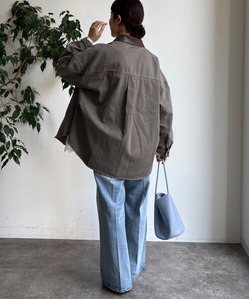 DouDou(ドゥドゥ)の「フェイクレザー衿シャツジャケット(その他アウター・レディース・グレイッシュベージュ/モカ・FREE)」の16枚目の写真