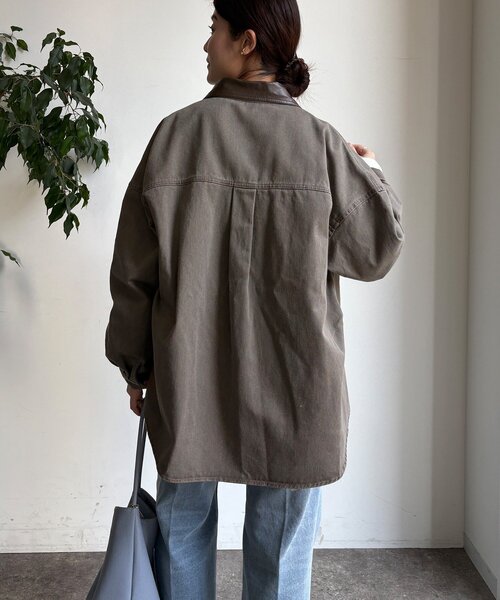 DouDou(ドゥドゥ)の「フェイクレザー衿シャツジャケット(その他アウター・レディース・グレイッシュベージュ/モカ・FREE)」の20枚目の写真