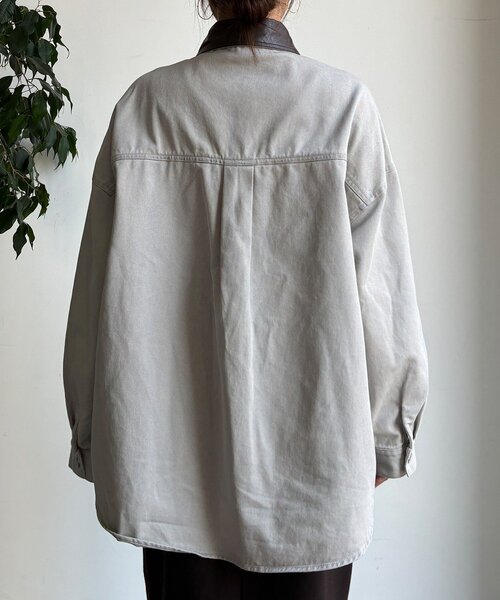 DouDou(ドゥドゥ)の「フェイクレザー衿シャツジャケット(その他アウター・レディース・グレイッシュベージュ/モカ・FREE)」の10枚目の写真