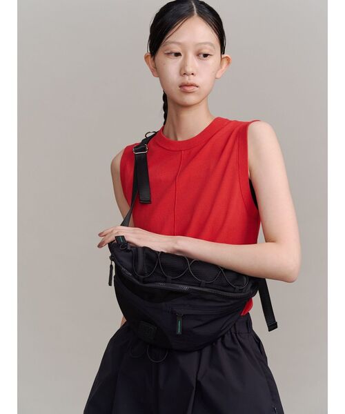 UN3D.（アンスリード）の「HALF MOON BODY BAG / ハーフムーンボディーバッグ（ボディバッグ/ウエストポーチ・レディース・ブラック/ベージュ・FREE）」の10枚目の写真