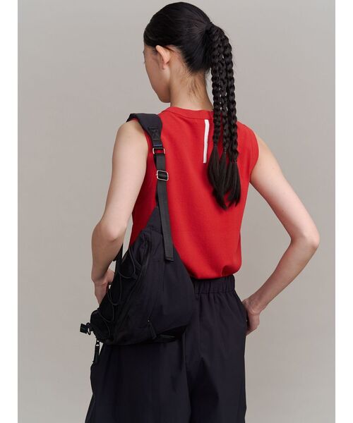 UN3D.（アンスリード）の「HALF MOON BODY BAG / ハーフムーンボディーバッグ（ボディバッグ/ウエストポーチ・レディース・ブラック/ベージュ・FREE）」の8枚目の写真