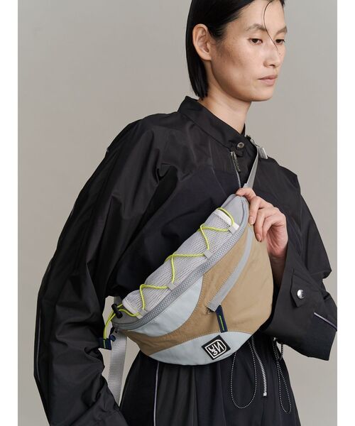 UN3D.（アンスリード）の「HALF MOON BODY BAG / ハーフムーンボディーバッグ（ボディバッグ/ウエストポーチ・レディース・ブラック/ベージュ・FREE）」の13枚目の写真