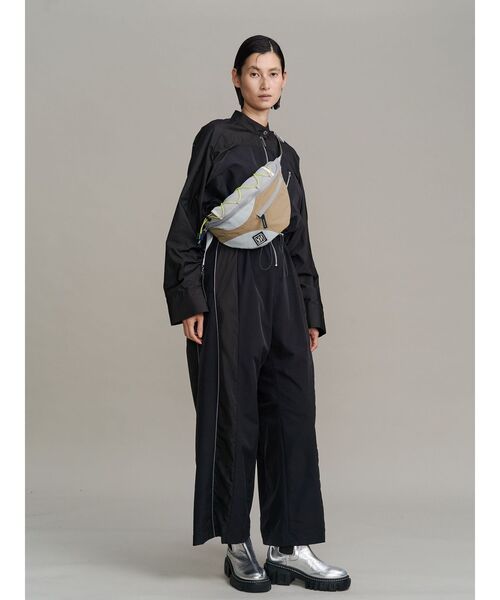 UN3D.（アンスリード）の「HALF MOON BODY BAG / ハーフムーンボディーバッグ（ボディバッグ/ウエストポーチ・レディース・ブラック/ベージュ・FREE）」の16枚目の写真