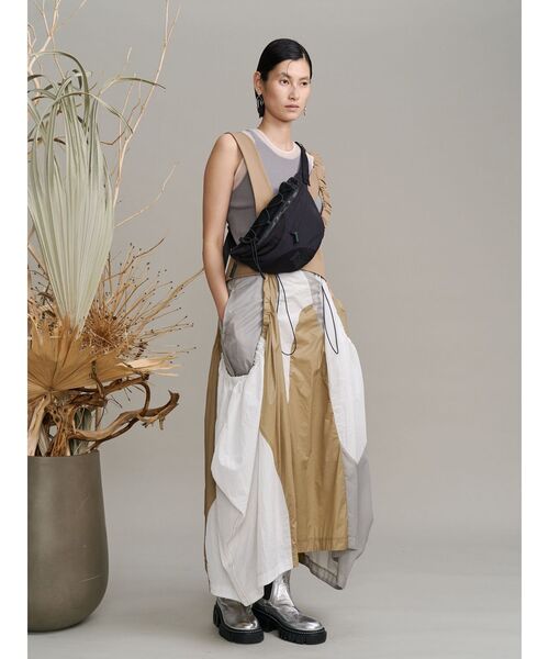 UN3D.（アンスリード）の「HALF MOON BODY BAG / ハーフムーンボディーバッグ（ボディバッグ/ウエストポーチ・レディース・ブラック/ベージュ・FREE）」の20枚目の写真