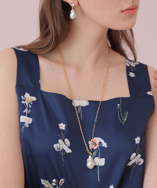 ANAYI（アナイ）の「淡水バロックパールラリエットネックレス（ネックレス・レディース・オフホワイト・FREE）」の2枚目の写真