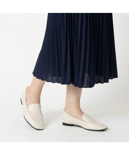 carino(カリーノ)の「【レイン対応】スクエアトゥフラットシューズ(バレエシューズ・レディース・ブラック/シルバー/ベージュ系その他4/アイボリー・24.5cm/24cm/22.5cm/23.5cm/23cm)」の11枚目の写真
