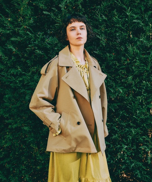 mysty woman(ミスティウーマン)の「コクーンスリーブショートトレンチコート 643238(トレンチコート・レディース・ベージュ/ネイビー/カーキ・FREE)」の2枚目の写真